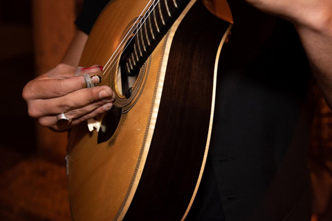 Porto: Jantar com show de fado e tour noturno com tudo incluído