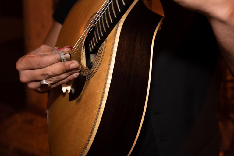 Porto: Nachttour mit traditionellem Abendessen und Fado-Show