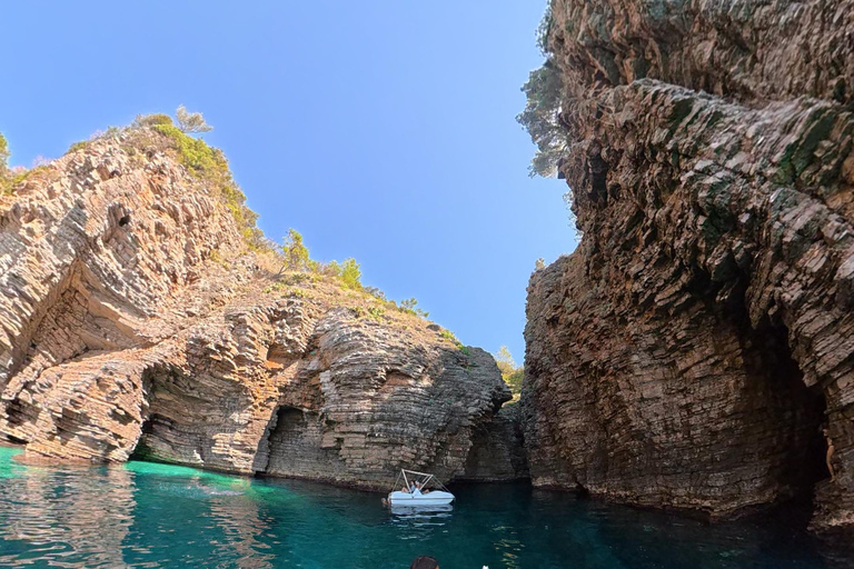 Budva: Private Speedboat Tour with Snorkeling & Swimming Budva: 2hr Private Speedboat Tour with Snorkeling & Swimming