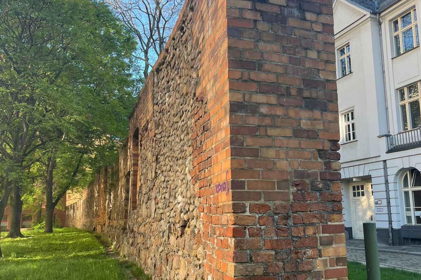 Historic Berlin Pubs & History Tour