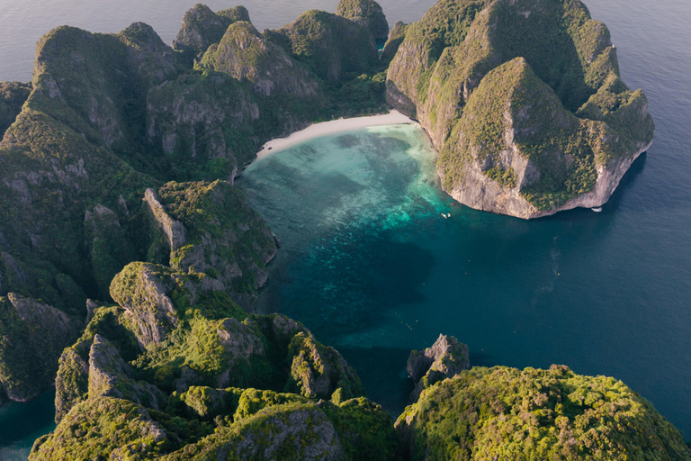 Phi Phi Día Completo en Longtail con Puesta de Sol y Excursión de Plancton