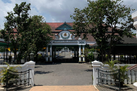 Yogyakarta: alquiler de coche privado con conductor en inglés en furgoneta