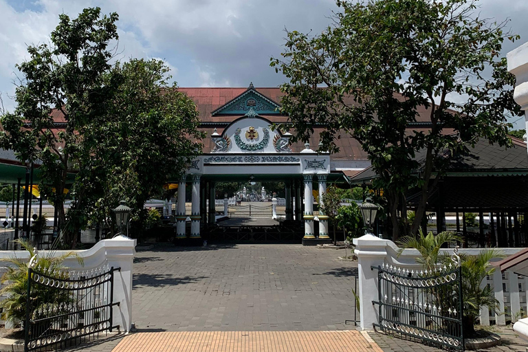 Yogyakarta: alquiler de coche privado con conductor en inglés en furgoneta