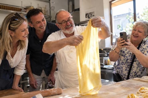 Parma: Behind-the-Scenes Food Tour with Breakfast & Lunch