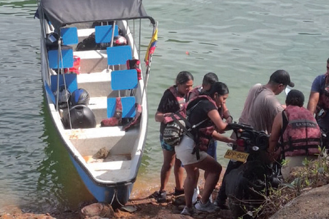 Embalse Amaní: Day Trip with Boat Ride, Kayak and Lunch