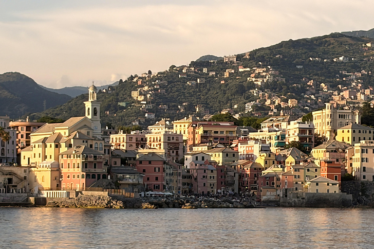 Genoa: Sunrise Boat Tour to Boccadasse with Live Concert