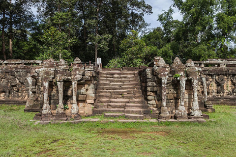 Siem Reap: Private Temple Tour full day by car or Minivan Private Car (3 Passenger seat Toyota Priuse, Lexus, Camary )