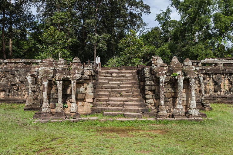 Siem Reap: Private Temple Tour full day by car or Minivan Private Car (3 Passenger seat Toyota Priuse, Lexus, Camary )