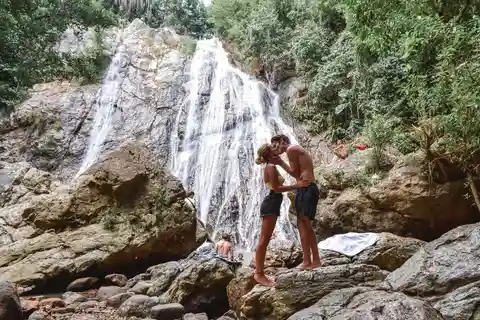 Tour delle cascate e del tempio del monaco mummificato di Koh Samui