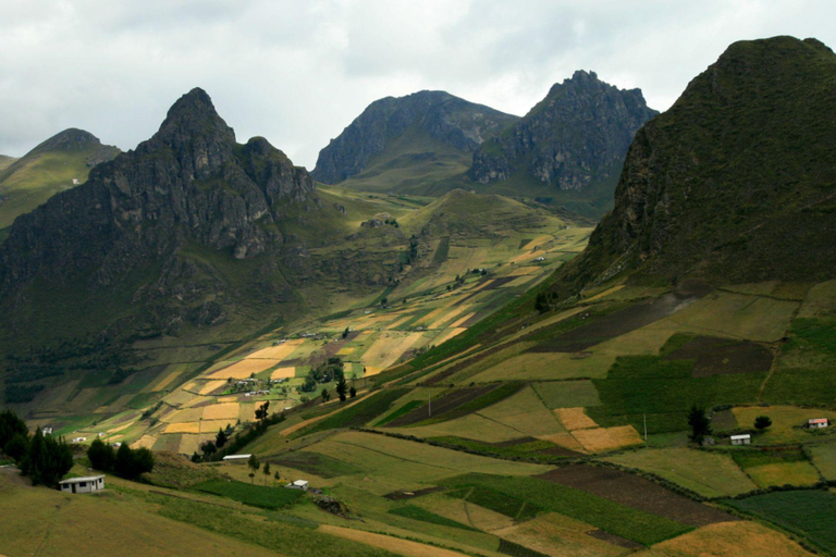 Quito: Otavalo, Cotacachi & Cuicocha Private Day Tour