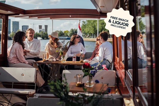 Amsterdam: Luxury Saloon Boat Cruise with Cocktails &amp; Waffle