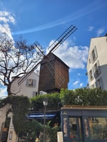 Walking tour through Montmartre to Sacré Coeur - Housity