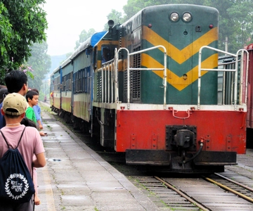 From HCMC: 8-Day Da Nang Tour by Train with Guide