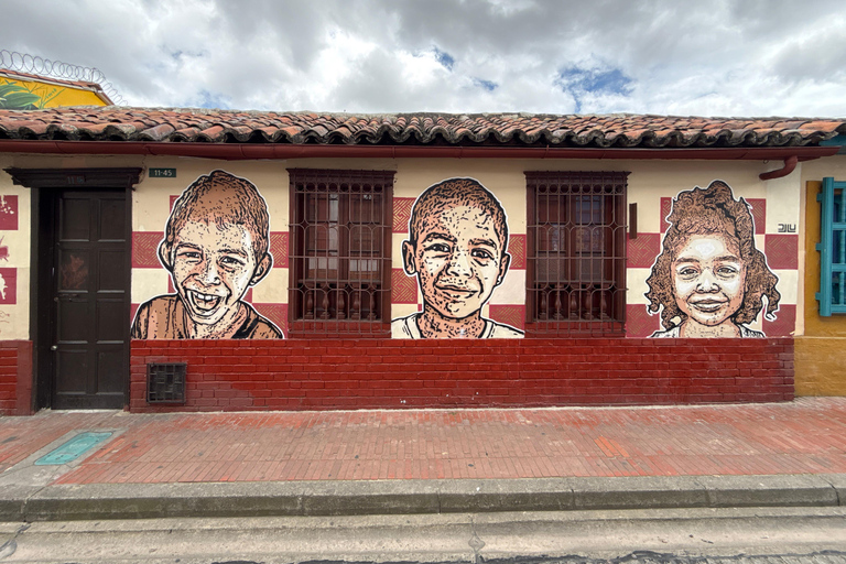 Bogotá: La Candelaria Food Tour with 7 Tastings & Ajiaco