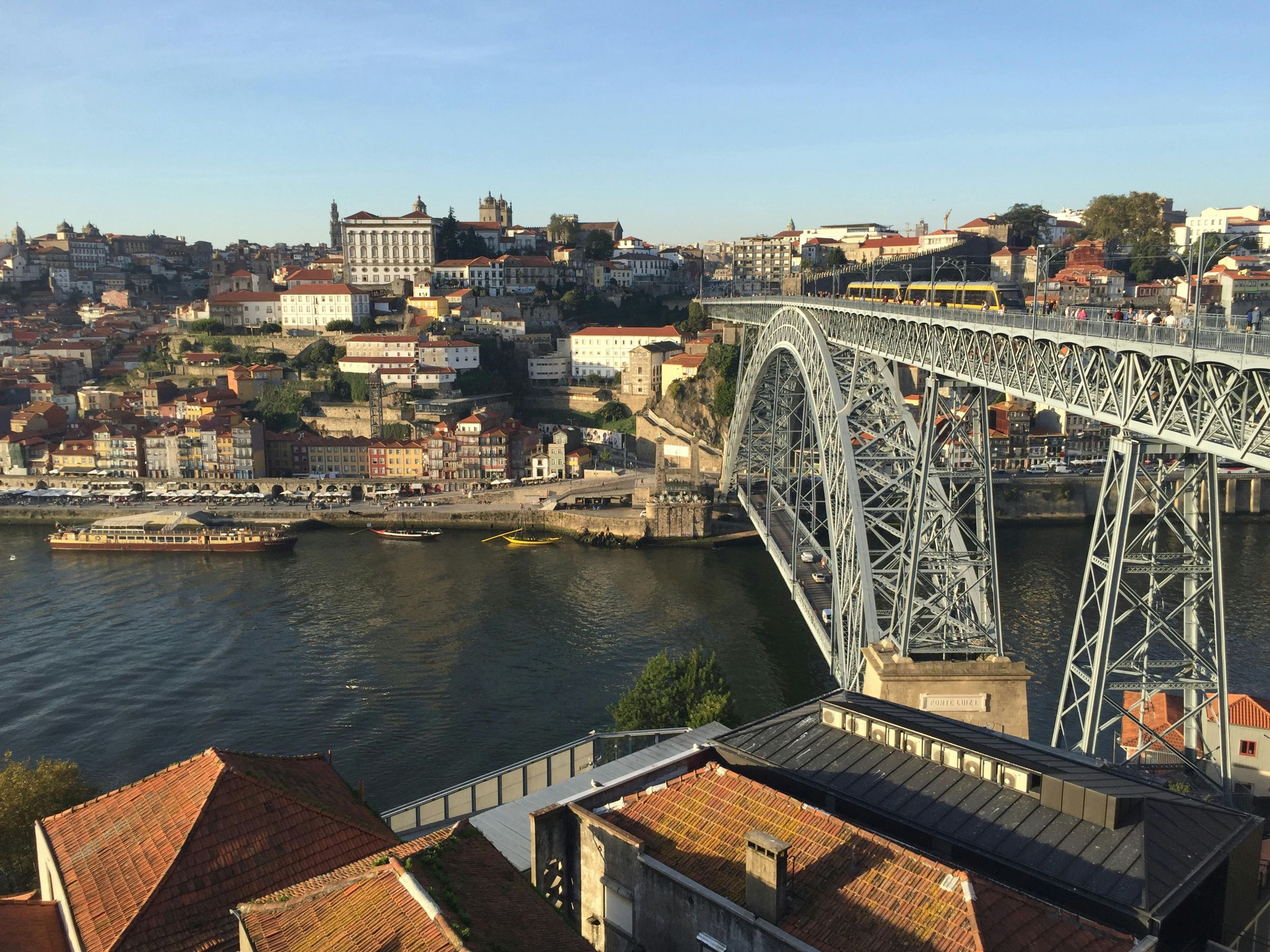 Privater Transfer von Lissabon nach Porto mit malerischen Stopps