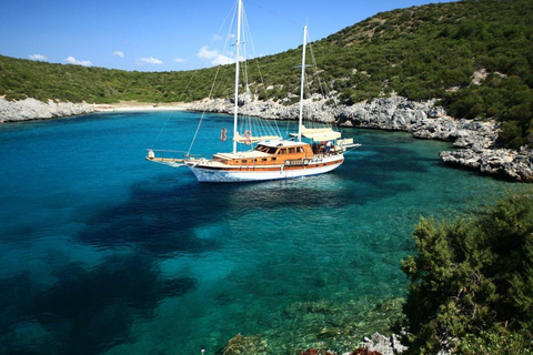 Fethiye: Private Boat Tour with BBQ and Hotel Transfer