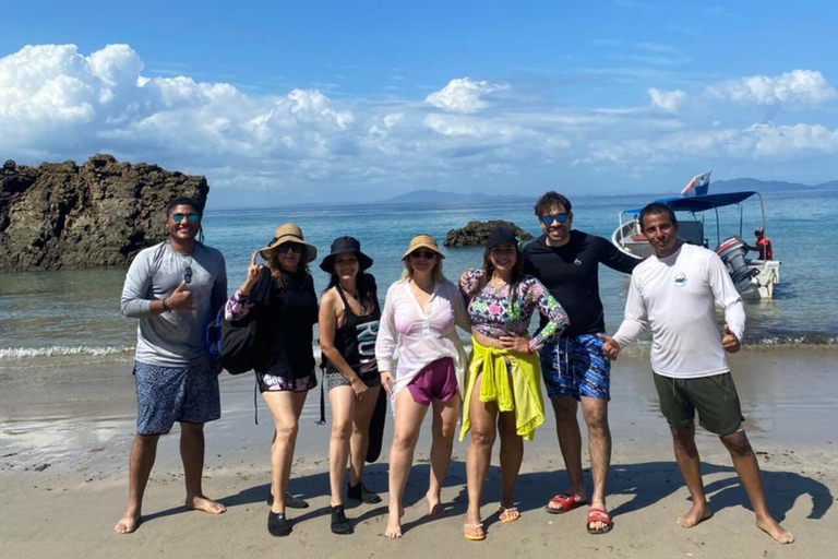 Panama City: Otoque Island Full-Day Tour with Local Lunch So, this is the Otoque Island Whale Watching Experience (seasonal)!