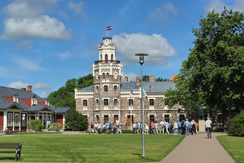 From Riga: Turaida & Sigulda Day Trip with Guide