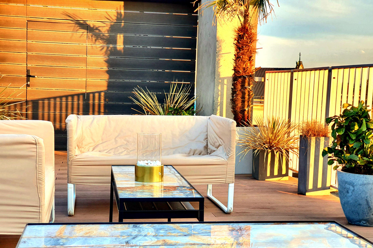 Krakow: Reservation at a Hidden Rooftop Bar with 1 Cocktail