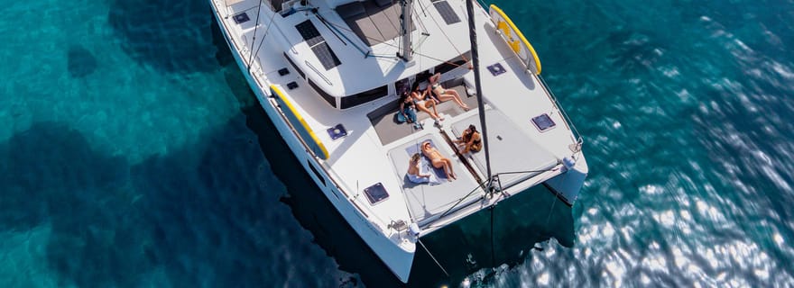 Croisière de 5 heures en catamaran sur la Riviera athénienne avec déjeuner et boissons