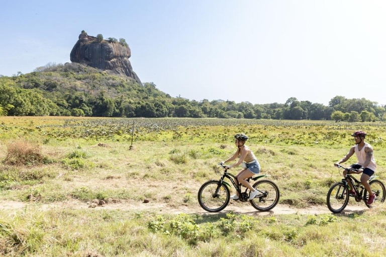 Sigiriya: Guided Village Bike Tour with Sigiriya Rock Views
