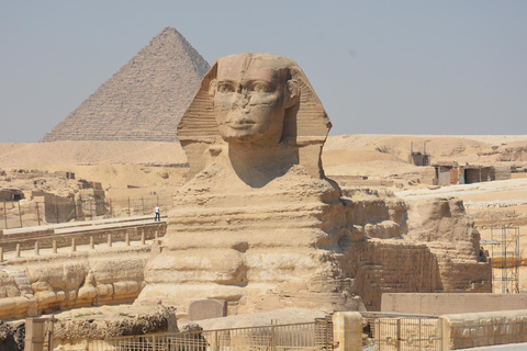 Giza: Female Guided Pyramids and Egyptian Museum Tour Pyramids Only — Shared With Ticket