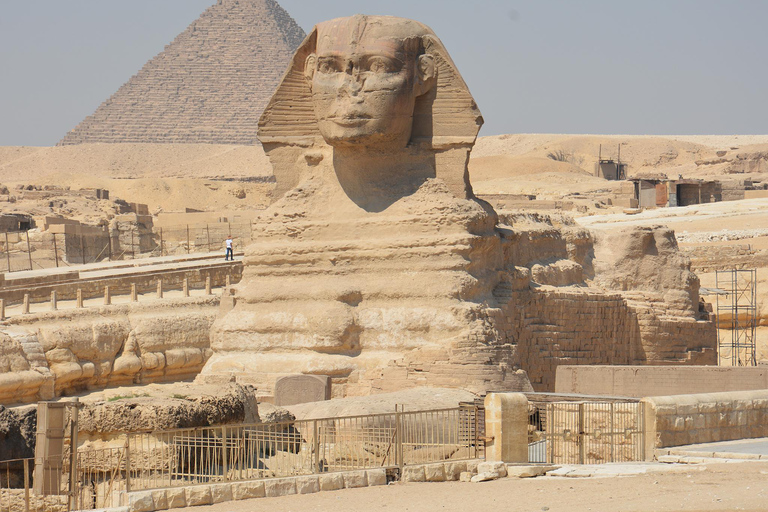 Giza: Female Guided Pyramids and Egyptian Museum Tour Pyramids Only — Shared With Ticket