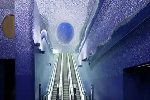 Recorrido en metro por Nápoles con ticket de entrada al metro 24h incluido