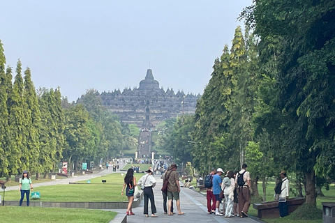 VISITE CULTURELLE DU TEMPLE DE BOROBUDUR, DU VOLCAN MERAPI ET DE PRAMBANAN