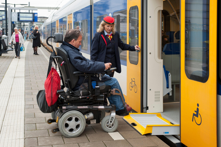 Amsterdã: Traslado de trem de/para Zandvoort em AmsterdãSingle de Amsterdã para Zandvoort (taxa de 1 euro incluída)