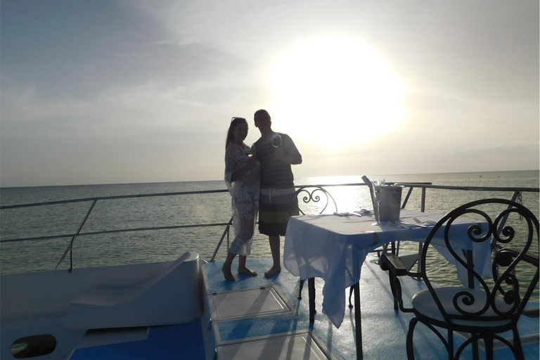 Punta Cana: Private Sunset Dinner Cruise