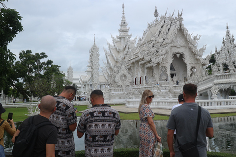 De Chiang Mai: Viagem de um dia para exploração dos templos de Chiang RaiDe Chiang Mai: tour pelos templos vibrantes de Chiang Rai