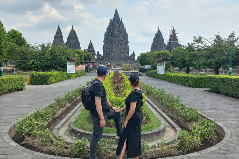 TRAMONTO DI PRAMBANAN