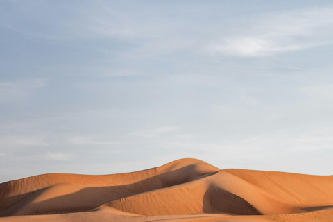 Doha: Halbtägige Wüstensafari mit Kamelritt und Sandboarding