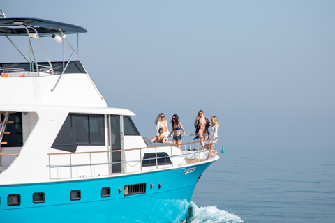 Private Yacht Experience at Sea with Soft Drinks & Juices Experience Burj Al Arab from the Sea. 2hr Private Yacht Tour