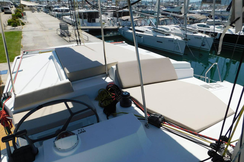 Baie de St. Paul : Visite d&#039;une demi-journée en catamaran de luxe avec boissons