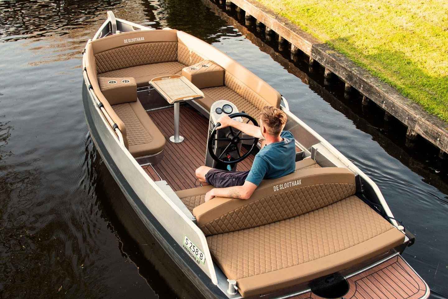 Private tour in luxury boat