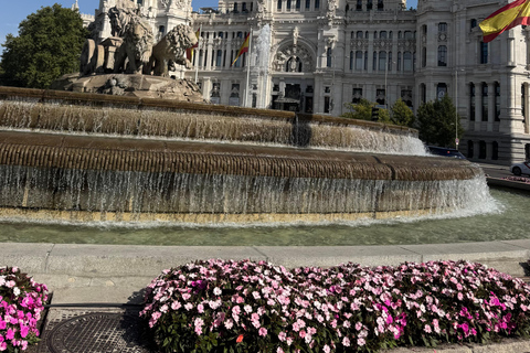 Madrid: Private Tuk Tuk Tour with Expert Guide and Panoramic Views The Classics Tour ~ Discover Madrid in 60 minutes from your STARTING POINT!