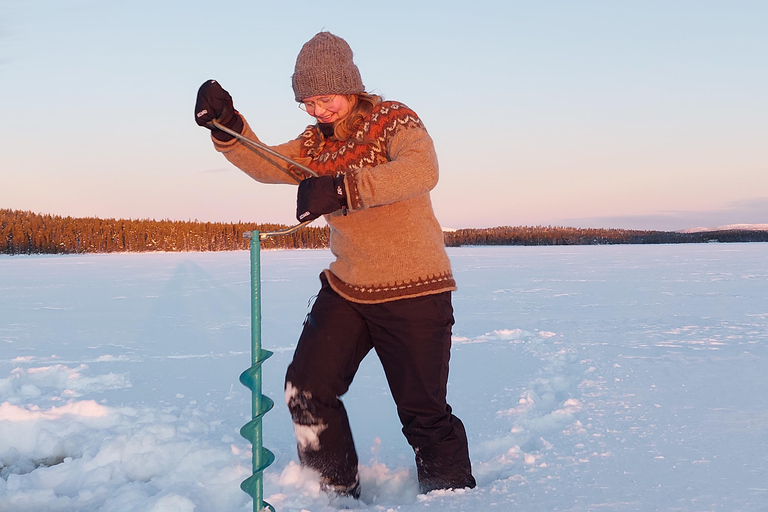 Rovaniemi: Ice Fishing Trip with Guide