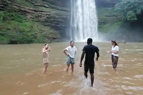 Accra: Aburi Botanical Gardens and Waterfalls Private Tour