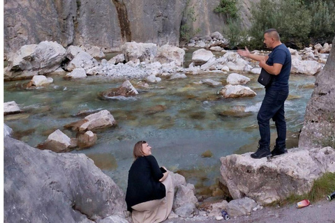 Desde Tirana/Durres: 2 días por el lago Komani, Alpes, Valbona y Kosovo