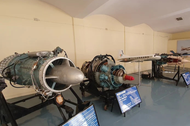 Bangalore: Heritage Centre and Aerospace Museum Guided Tour