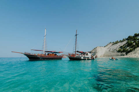 Argostoli: Full-Day Boat Trip with Lunch & Wine
