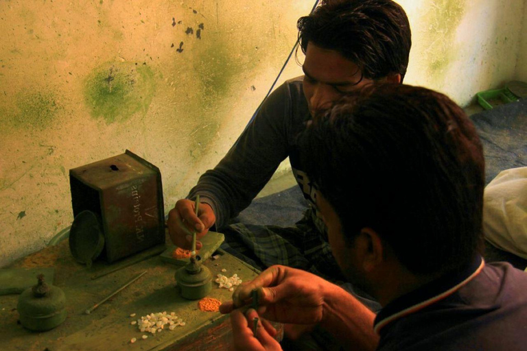 Jaipur: Gemstone and Artifacts Tour with Pickup and Drop Off