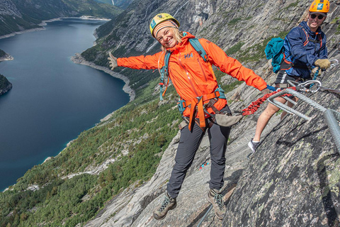 Odda: Trolltunga Via Ferrata, solnedgång och soluppgång