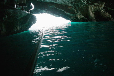 Kotor: Cueva Azul y Natación, Nuestra Señora de las Rocas, MamulaKotor: Cueva Azul , Nuestra Señora de las Rocas, tour en barco Mamula