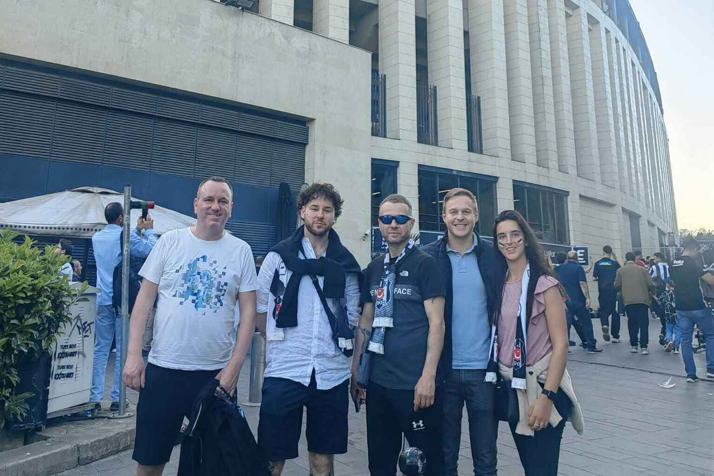 Istanbul: Enjoy a football match day experience with Local