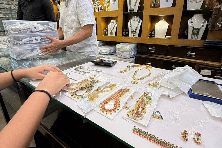 Udaipur: Culture, Crafts & Market Shopping Tour Udaipur Shopping Tour: Guide + Car