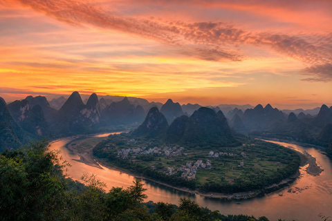 From Guilin: Li River and Xianggong Hill Day Trip with Lunch Private Day Tour with Hotel Pickup & English-Speaking Guide