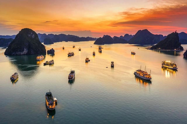 From Hanoi: 1-Day Luxury HaLong Bay Cruise 5-star &Limousine